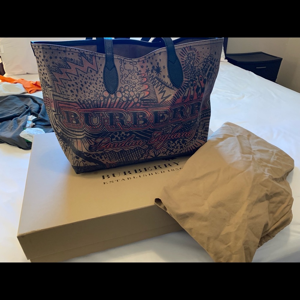 Burberry authentic medium tote